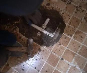 海棠卫生间漏水维修公司为您分享下卫生间渗水如何处理及注意事项