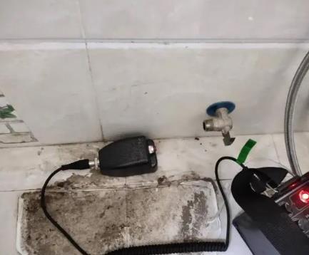 海棠屋顶漏水维修公司分享下卫生间漏水的危害及解决方法